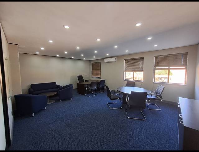 270M² OFFICE TO LET IN DUNKELD WEST